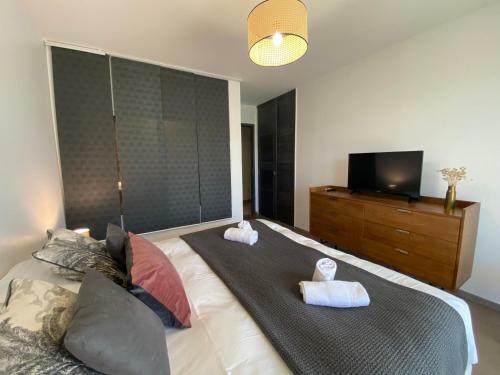 Apartamento Lake & Mountain View - Piscine, Parking, Terrasse