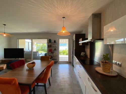 Apartamento Lake & Mountain View - Piscine, Parking, Terrasse