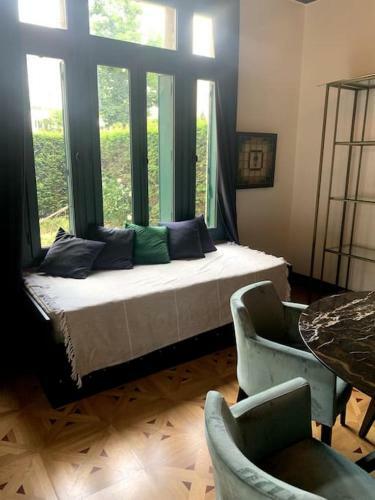 Luxueux Pavillon En Plein Centre de Vichy
