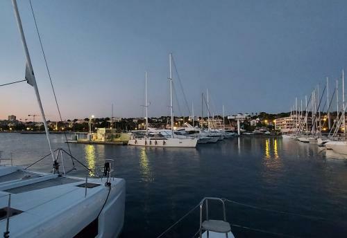 Nuit Sur L'eau Mouillage � San Ciprianu