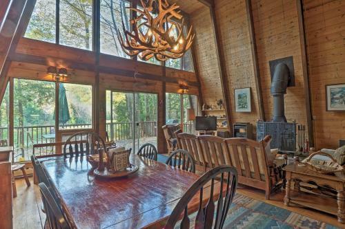 Lakefront Berkshires Retreat With Deck, Dock And Boat!