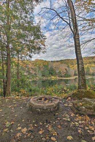 Lakefront Berkshires Retreat With Deck, Dock And Boat!