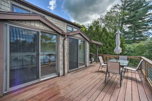 Picturesque Cottage With Sunroom On Ashmere Lake!