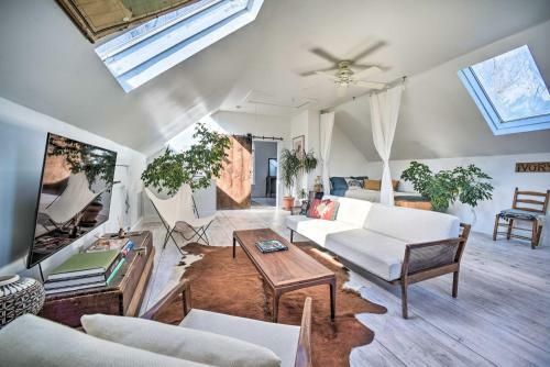 Serene Great Barrington Cottage With Fire Pit!