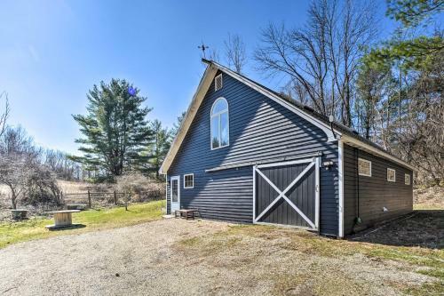 Serene Great Barrington Cottage With Fire Pit!