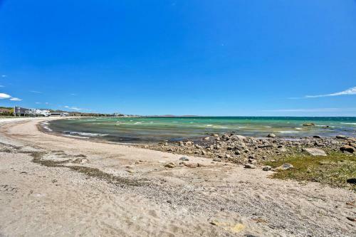 Sunny Beach House Getaway - Steps From Water!