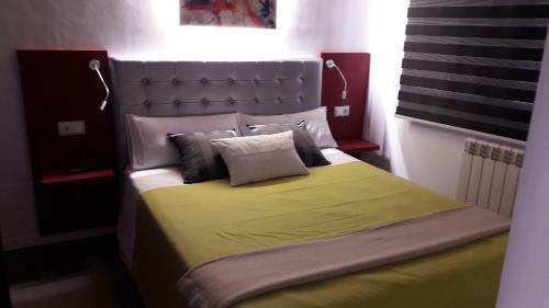 Apartaments Y Habitacions Entre Volcans
