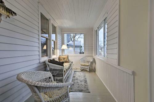 Charming Home Less Than One Block To Lake Superior!
