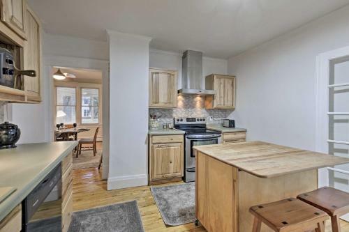 Charming Home Less Than One Block To Lake Superior!