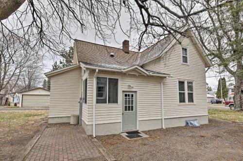 Charming Home Less Than One Block To Lake Superior!