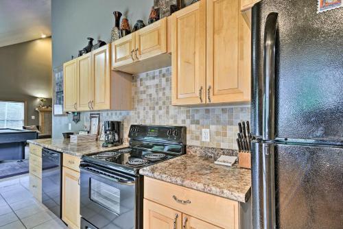 Roscommon Home With Deck, 7 Mi To Higgins Lake!