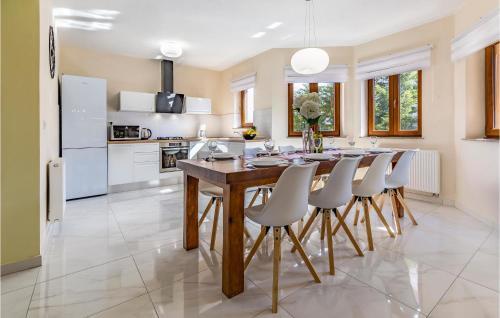 Awesome Apartment In Pula With Wifi And 5 Bedrooms