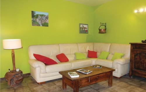 Three-bedroom Holiday Home In Puygiron