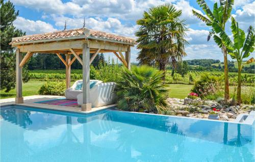 Stunning Home In St. Quentin de Caplong W/ 2 Bedrooms