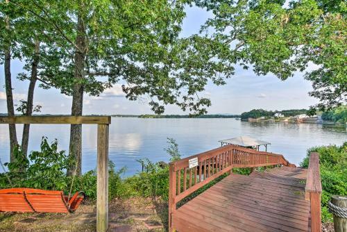 Waterfront Weiss Lake Getaway With Dock And Patio!