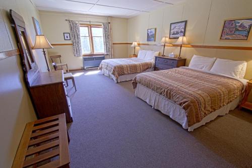Hotel Num-ti-jah Lodge