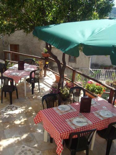Bed & Breakfast A Taverna Intru U Vicu