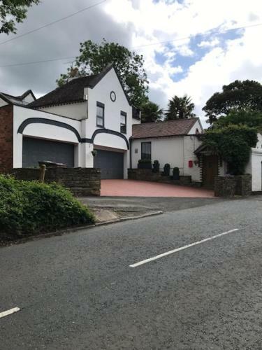 Entire Character House, Beautiful Sleeps Upto 8