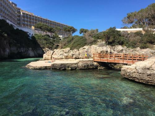 Apartamento de 2 Dormitorios Con Piscina - Mitjana