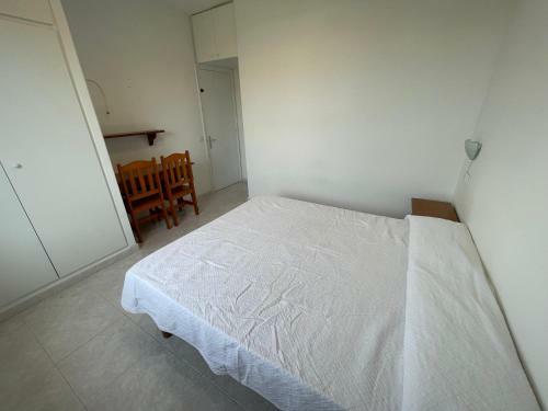 Apartamento de 2 Dormitorios Con Piscina - Mitjana