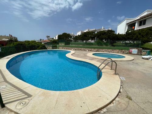 Apartamento de 2 Dormitorios Con Piscina - Mitjana