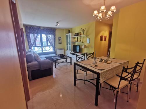 Apartamento de 3 Dormitorios Con Piscina Riaza