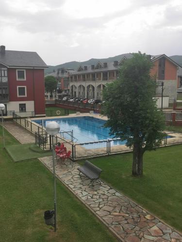 Apartamento de 3 Dormitorios Con Piscina Riaza