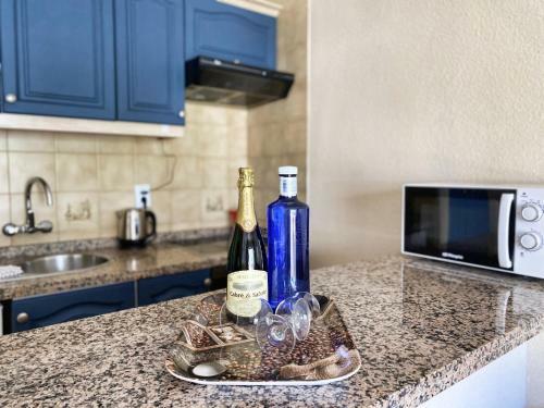 Walk To Golf Heated Pool Apartment