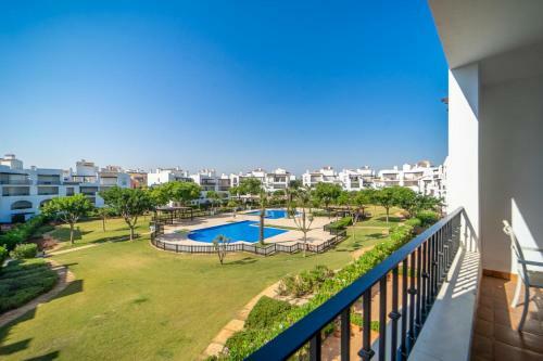 2 Bedroom Apartment With Pool Views - Co1422lt