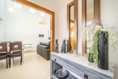 Villa With Hot Tub And Private Pool - Pa9lt
