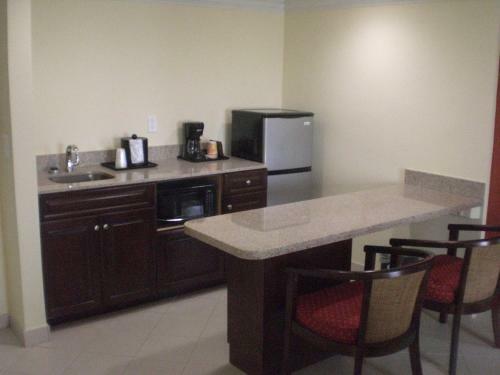 Best Western Plus Windsor Gardens Hotel & Suites/conference Center