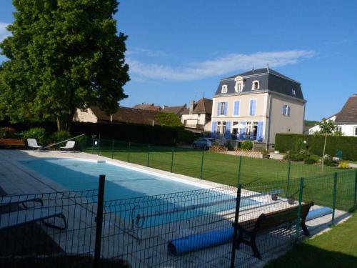 Hotel H�tel Restaurant Du Cheval Blanc