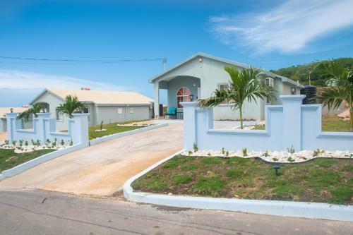 Luxury Overlooking Puerto Seco Beach @camelot