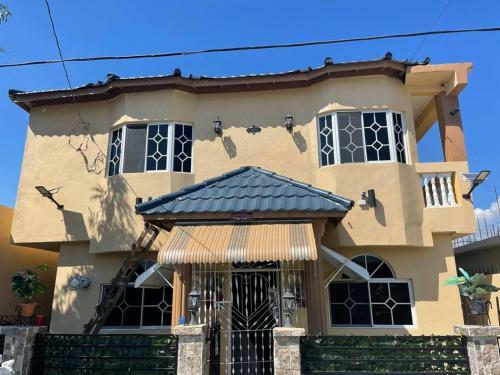 Cheerful 3-bedroom Single Family Home