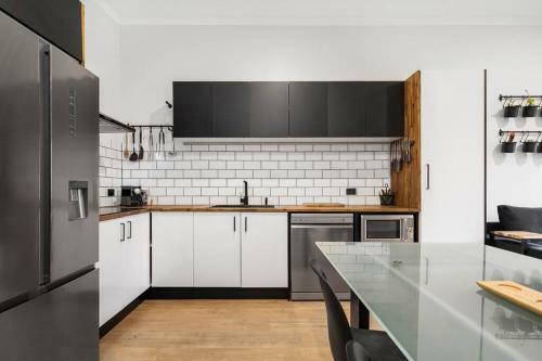 Apartamento Watt's Up Doc Sleeps 2 Modern Wifi Parking
