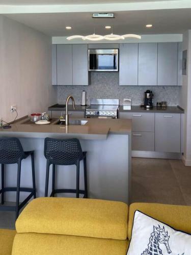 Apartamento Kasa Blue Ocean - 2 Bed 2 Bath For 4 Ocean View Balcony Beachfront Condo Pool
