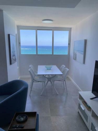 Apartamento Kasa Blue Ocean - 2 Bed 2 Bath For 4 Ocean View Balcony Beachfront Condo Pool