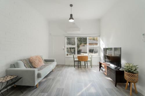 Vintage Style On Bridge Central Location Designated Office Space