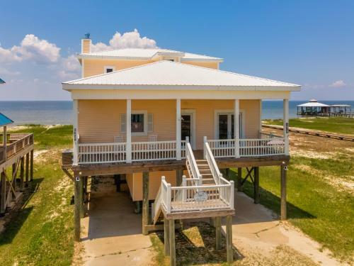 Ricky Mos' Island Oasis - 2628 Bridgeview Home