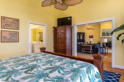 Ricky Mos' Island Oasis - 2628 Bridgeview Home