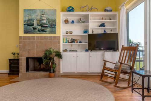 Ricky Mos' Island Oasis - 2628 Bridgeview Home
