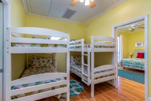 Ricky Mos' Island Oasis - 2628 Bridgeview Home