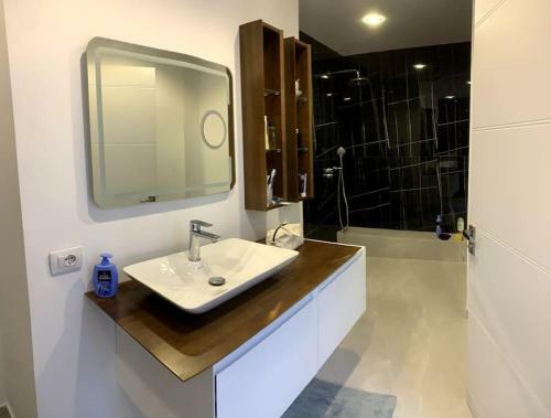 Modern Sea View Apartment Duress Center