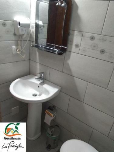 Hostal Guesthouse La Famiglia