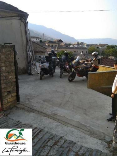 Hostal Guesthouse La Famiglia