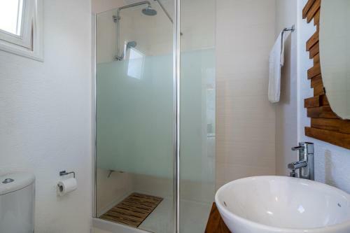 1- Bedroom Apartment Near Meneou Beach