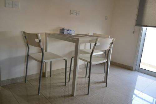 Entire 1-bedroom Apartment Centrally Located