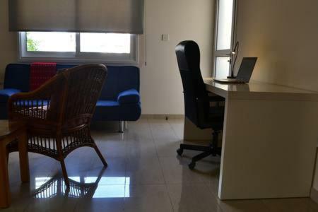 Entire 1-bedroom Apartment Centrally Located
