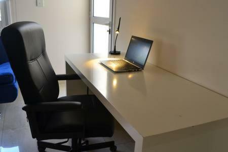 Entire 1-bedroom Apartment Centrally Located