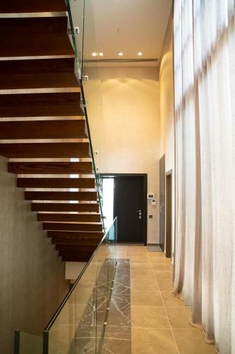 Luxury Villa Next To Parklane Hotel.